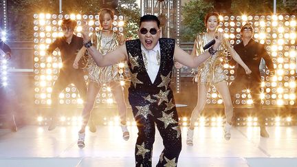 Le chanteur sud-cor&eacute;en Psy, interpr&egrave;te de "Gangnam Style", &agrave; Sydney (Australie), le 17 octobre 2012. (TIM WIMBORNE / REUTERS)