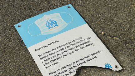 Ces violences ont entraîné le report du match de Ligue 1 entre Marseille et Rennes, qui devait avoir lieu à 21 heures au stade Vélodrome. (NICOLAS TUCAT / AFP)