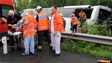 Le car accidenté vendredi soir dans le Nord (13/08/210) (AFP/FRANCOIS LO PRESTI)