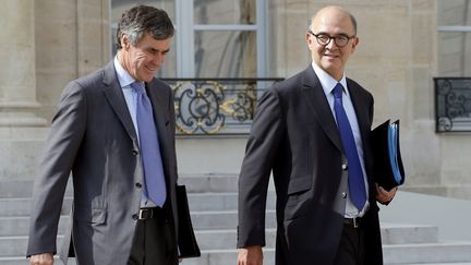 Le ministre de l'Economie et des Finances, Pierre Moscivici (D.), et J&eacute;r&ocirc;me Cahuzac, alors encore ministre du Budget, le 5 septembre 2012 &agrave; l'Elys&eacute;e (Paris). (PATRICK KOVARIK / AFP)