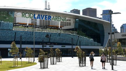 L'entrée principale de la Rod Laver Arena à Melbourne, court principal de l'Open d'Australie de tennis, le 27 octobre 2021. (WILLIAM WEST / AFP)