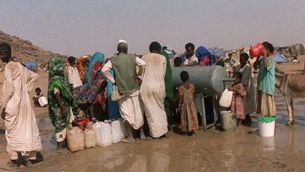 Point d'eau pour des réfugiés au Soudan. (AFP)