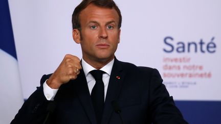 Macron annonce une "initiative de relocalisations" lancée par l'Etat