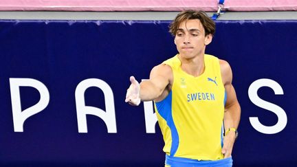 Le perchiste suédois Armand Duplantis, le 5 août 2024 à Saint-Denis (Seine-Saint-Denis). (ANDREJ ISAKOVIC / AFP)