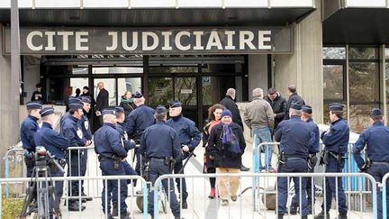 &nbsp; (Le tribunal correctionnel de Rennes, devant lequel ont comparu pendant cinq jours les deux policiers rendra sa décision le 18 mai © Maxppp)