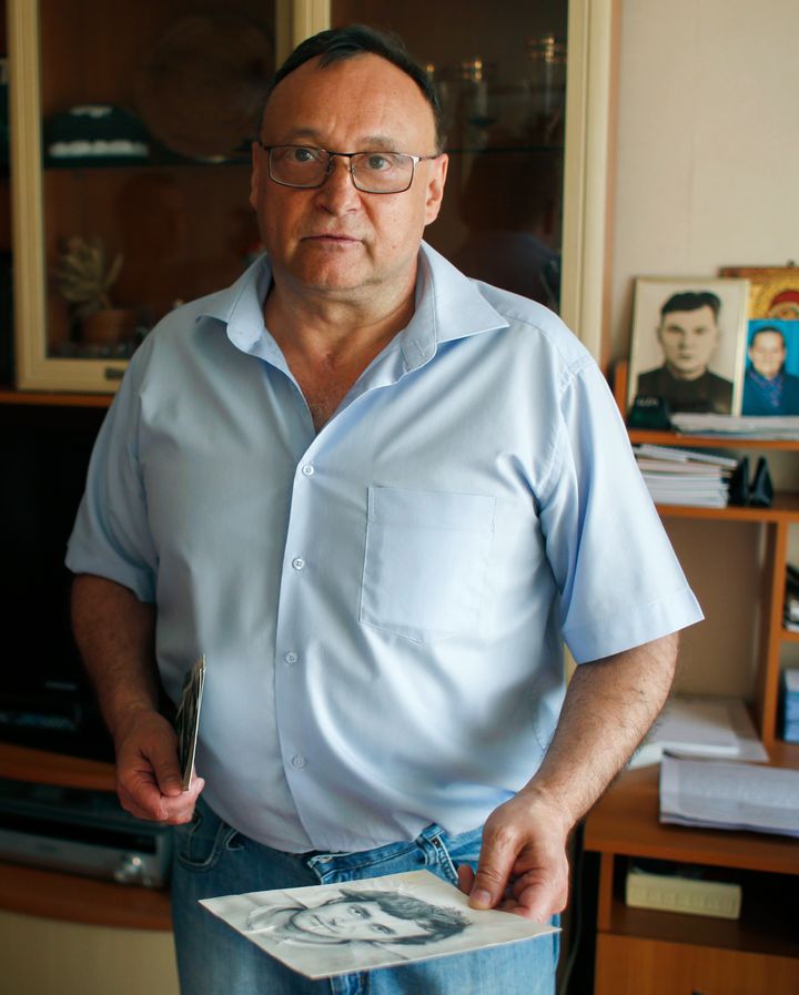 Oleksiy Ananenko, un des trois ingénieurs qui ont permis d'éviter une désastre à Tchernobyl, chez lui le 7 juin 2019. (ANATOLII STEPANOV / AFP)