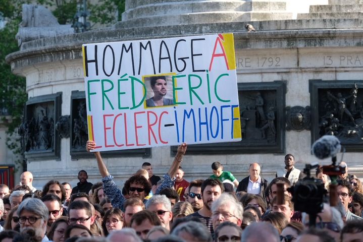 La place de la République à Paris, durant l'hommage rendu à&nbsp;Frédéric Leclerc-Imhoff, le 10 juin 2022. (NATHANAEL CHARBONNIER / FRANCE-INFO)