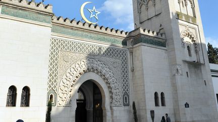 Une manifestation pr&eacute;vue samedi 22 septembre devant la Grande mosqu&eacute;e de Paris, ici en photo, a &eacute;t&eacute; interdite. (MEHDI FEDOUACH / AFP)