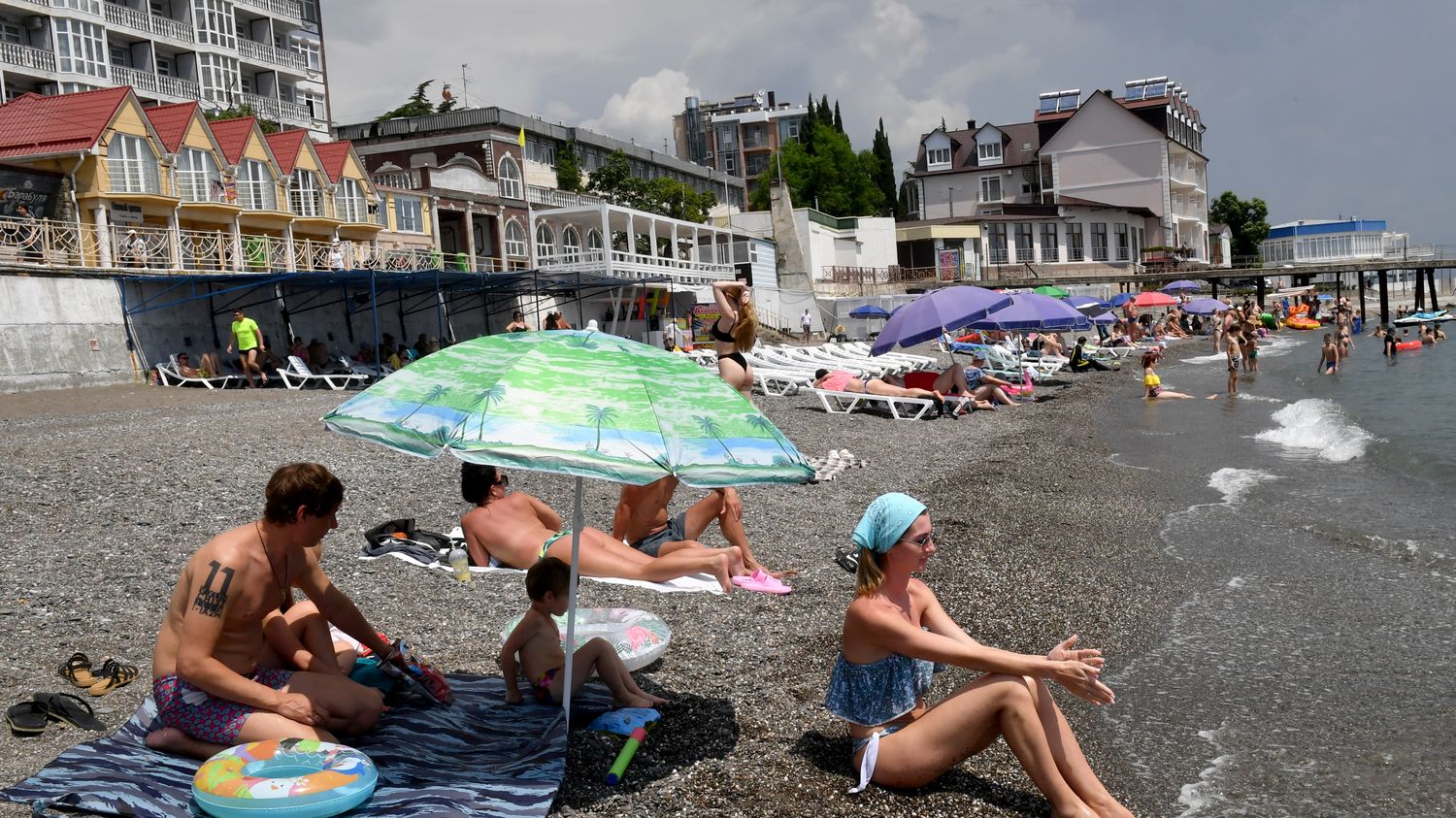 “La sociedad está en modo de supervivencia”, confían en estos rusos que “no quieren ir” de vacaciones al extranjero este verano