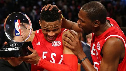 Russell Westbrook élu MVP du All-Star Game est félicité par Kevin Durant