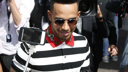 Lewis Hamilton attire les objecxtifs lors de son arrivée au Martinez
 (Beretta/Sims/Shuttersto/SIPA)