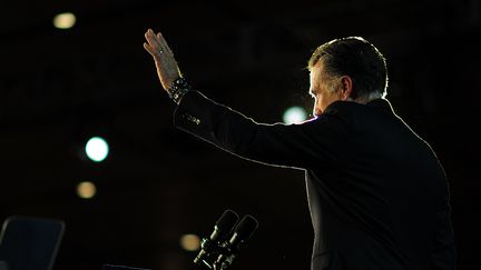 A Boston (Massachusetts), Mitt Romney reconna&icirc;t sa d&eacute;faite.&nbsp;"L'Am&eacute;rique doit relever de grands d&eacute;fis et je prie pour que le pr&eacute;sident r&eacute;ussisse", a d&eacute;clar&eacute; le candidat malheureux. (EMMANUEL DUNAND / AFP)