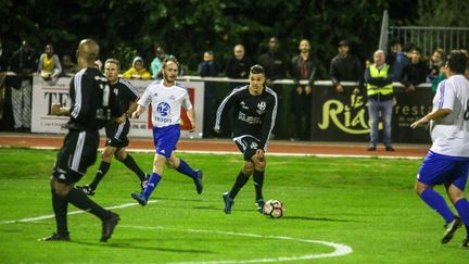 Le joueur du PSG Hatem Ben Arfa avec l'équipe du Variétés Club de France à Poissy, le 11 octobre 2017.&nbsp; (MAXPPP)