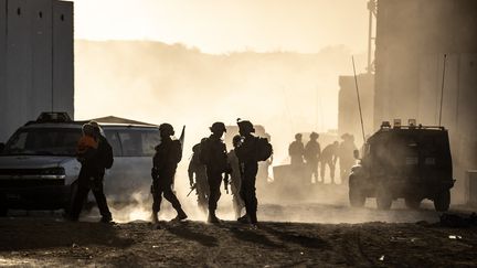 Des soldats israéliens au point de passage d'Erez, entre Gaza et Israël, le 29 février 2024. (MOSTAFA ALKHAROUF / ANADOLU / AFP)