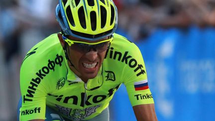 L'Espagnol Alberto Contador, souffrant, grimace lors de la neuvième étape du Tour de France Vielha Val d’Aran (Espagne) et Andorre-Arcalis, le 9 juillet 2016. (KENZO TRIBOUILLARD / AFP)