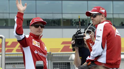 Kimi Raikkonen aux côtés de Sebastian Vettel. (ERIC VARGIOLU / E.V.A.)