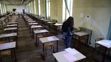 Avant le début de l'épreuve de philosophie du&nbsp;baccalauréat à Paris, le 17 juillet 2015 (photo d'illustration). (MARTIN BUREAU / AFP)