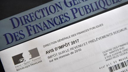 Illustration d'un avis d'impôt en 2017.&nbsp; (LOIC VENANCE / AFP)