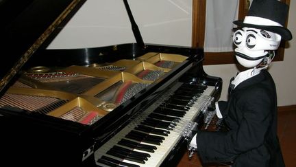 Nestor ou Teotronica, le robot pianiste aux 29 doigts
 (DR)