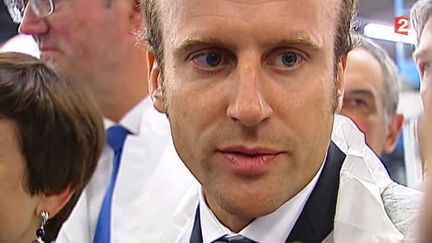 Emmanuel Macron, ministre de l'Economie, en visite &agrave; Romagny&nbsp;(Manche), le 2 septembre 2014. ( FRANCE 2 / FRANCETV INFO)