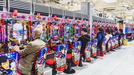 Une salle de jeu de pachinko dans le quartier de Shinuku, à Tokyo. (GETTY IMAGES)