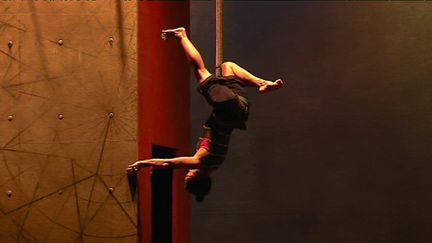 Vertikal, la dernière création de Mourad Merzouki sera présentée en première mondiale à Valence avant la Biennale de la danse de Lyon. 
 (France 3)