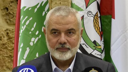 Le chef du Hamas&nbsp;Ismaïl Haniyeh lors d'une conférence de presse, le 30 juin 2021 à Beyrouth au Liban. (MAHMUT GELDI / ANADOLU AGENCY / AFP)
