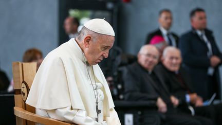 Le pape François prie au sanctuaire de Knock, en Irlande, le 26 août 2018. (AFP)