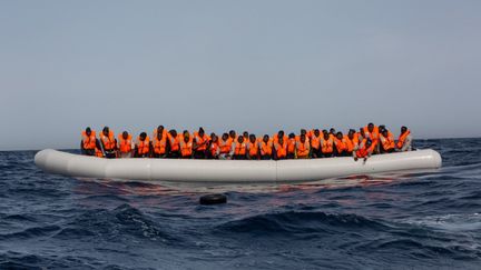 Des dizaines de migrants sont secourus par SOS Méditerranée, le 20 mars 2021. (JEREMIE LUSSEAU / HANS LUCAS / AFP)