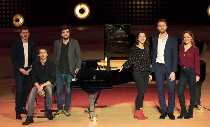  Théo Fouchenneret, Alexandre Kantorow, Thibaut Garcia, Ambroisine Bré, Guilhem Worms, Eléonore Pancrasi.
 (Victoires de la musique classique)