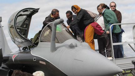 &nbsp; (Visite d'une délégation indienne sur une base aérienne française à Juvencourt, dans les Vosges © Maxppp)