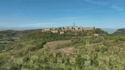 Patrimoine : à la découverte du promontoire de Puycelsi et de sa forêt (France 2)