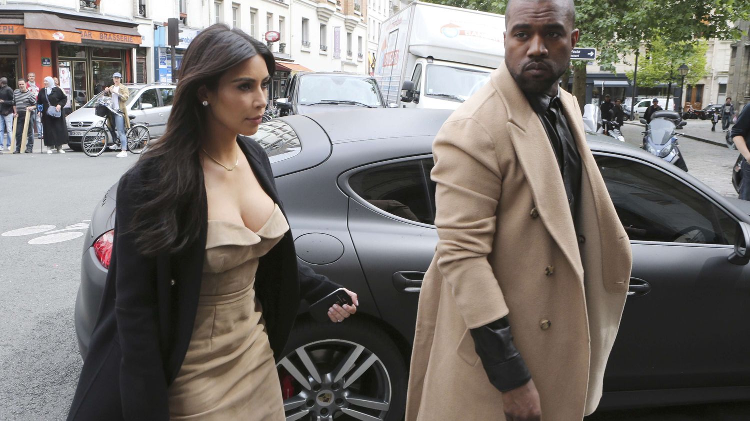 Toilettes en or, fellation et robe de princesse : le conte de fées de Kim  Kardashian et Kanye West