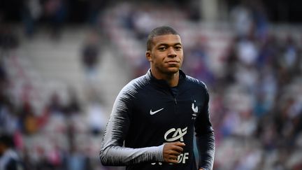 L'international français Kylian Mbappé&nbsp;avant un match contre l'Italie, le 1er juin 2018 à Nice. (FRANCK FIFE / AFP)