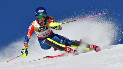 L'Américaine Mikaela Shiffrin lors du slalom St-Moritz (DIMITAR DILKOFF / AFP)