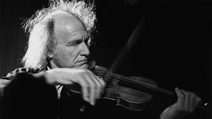 Le violoniste Ivry Gitlis à Marseille en 1993. (PATRICK BOX / GAMMA-RAPHO)