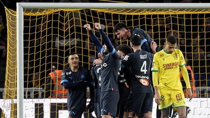 La joie marseillaise après l'ouverture du score à Nantes, lors de la 21e journée de Ligue 1, au stade de la Beaujoire, le 1er février 2023. (SEBASTIEN SALOM-GOMIS / AFP)