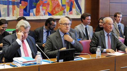 Michel Sapin, le ministre des Finances,&nbsp;devant la commission des Finances, &agrave; Paris, le 1er octobre 2014. (ERIC PIERMONT / AFP)