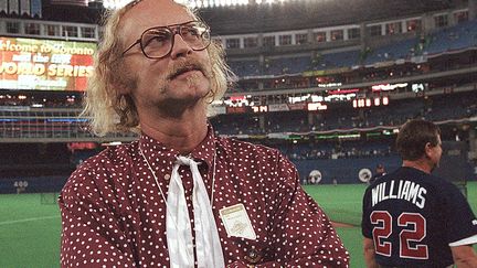 L'écrivain WP Kinsella sur un terrain de baseball à Toronto (23 octobre 1992)
 (Rusty Kennedy / AP / SIPA)