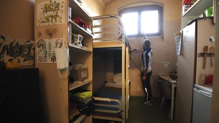 An inmate in a cell at the Mulhouse remand center (Haut-Rhin), October 22, 2021. (FREDERICK FLORIN / AFP)