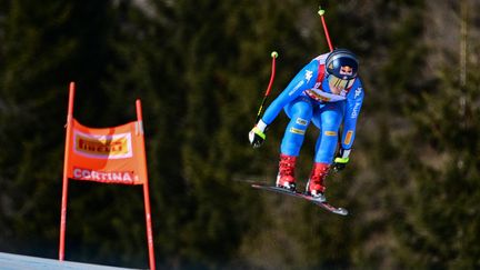 L'Italienne Sofia Goggia, lors de la descente de Cortina d'Ampezzo (Italie), le 22 décembre. (JURE MAKOVEC / AFP)