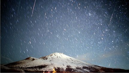 &nbsp; (Pluie de météorites sur le mont Fuji au Japon © Maxppp)