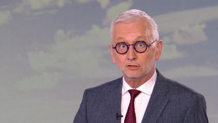 Le journaliste Jean-Paul Chapel, présent sur le plateau du 20 Heures du jeudi 17 octobre, explique comment les inégalités de patrimoine se sont creusées en France. (France 2)