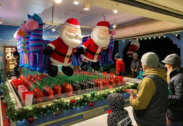 La&nbsp;Christmas Town est un mélange de parc d’attractions et de ville de Noël. (FRANCEINFO / RADIOFRANCE)