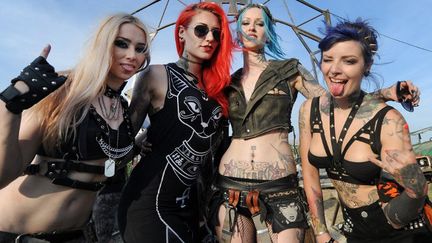 Des festivalières au Hellfest 2014 de Clisson
 (JEAN-SEBASTIEN EVRARD / AFP)