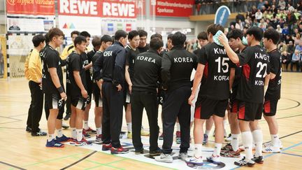 L'équipe unifiée de Corée,&nbsp;lundi 7 janvier 2019, à Oranienburg (Allemagne), lors de son dernier match de préparation avant le début du championnat du monde de handball.&nbsp; (J?RG CARSTENSEN / DPA)