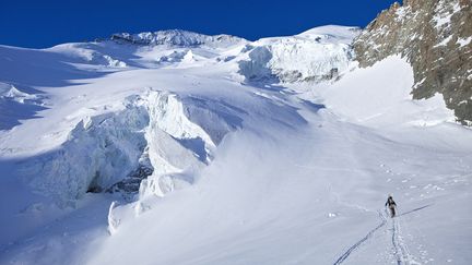 Le Glacier blanc sur la commune du Pelvoux dans le parc national des Ecrins. (JACQUES PIERRE / HEMIS.FR)