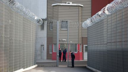 La prison de Lyon-Corbas (Rh&ocirc;ne), o&ugrave; &eacute;tait incarc&eacute;r&eacute; Marcel Egea au moment de son suicide vendredi 27 avril 2012. (JEAN-PHILIPPE KSIAZEK / AFP)