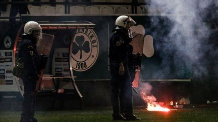 Athènes (Grèce) le 21 novembre 2015. Affrontements entre hooligans et policiers lors d'un match du Panathinaikos d'Athènes

  (Alexandros Michailidis / SOOC)