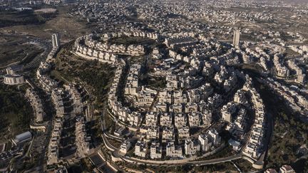 Vue aérienne de d'Har'Homa, dans la partie sud de Jérusalem Est. (MENAHEM KAHANA / AFP)